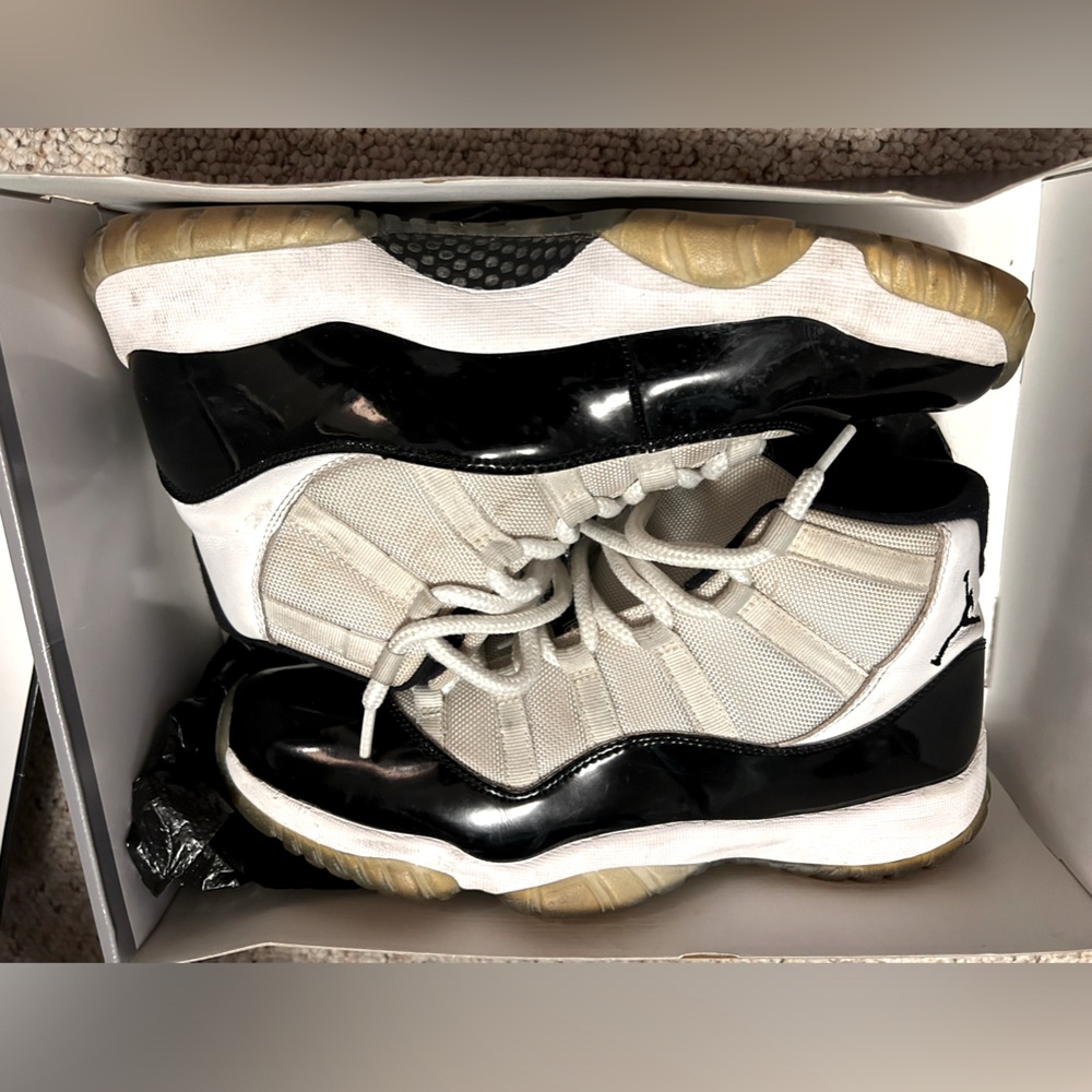Nike Air Jordan 11 *RETRO*